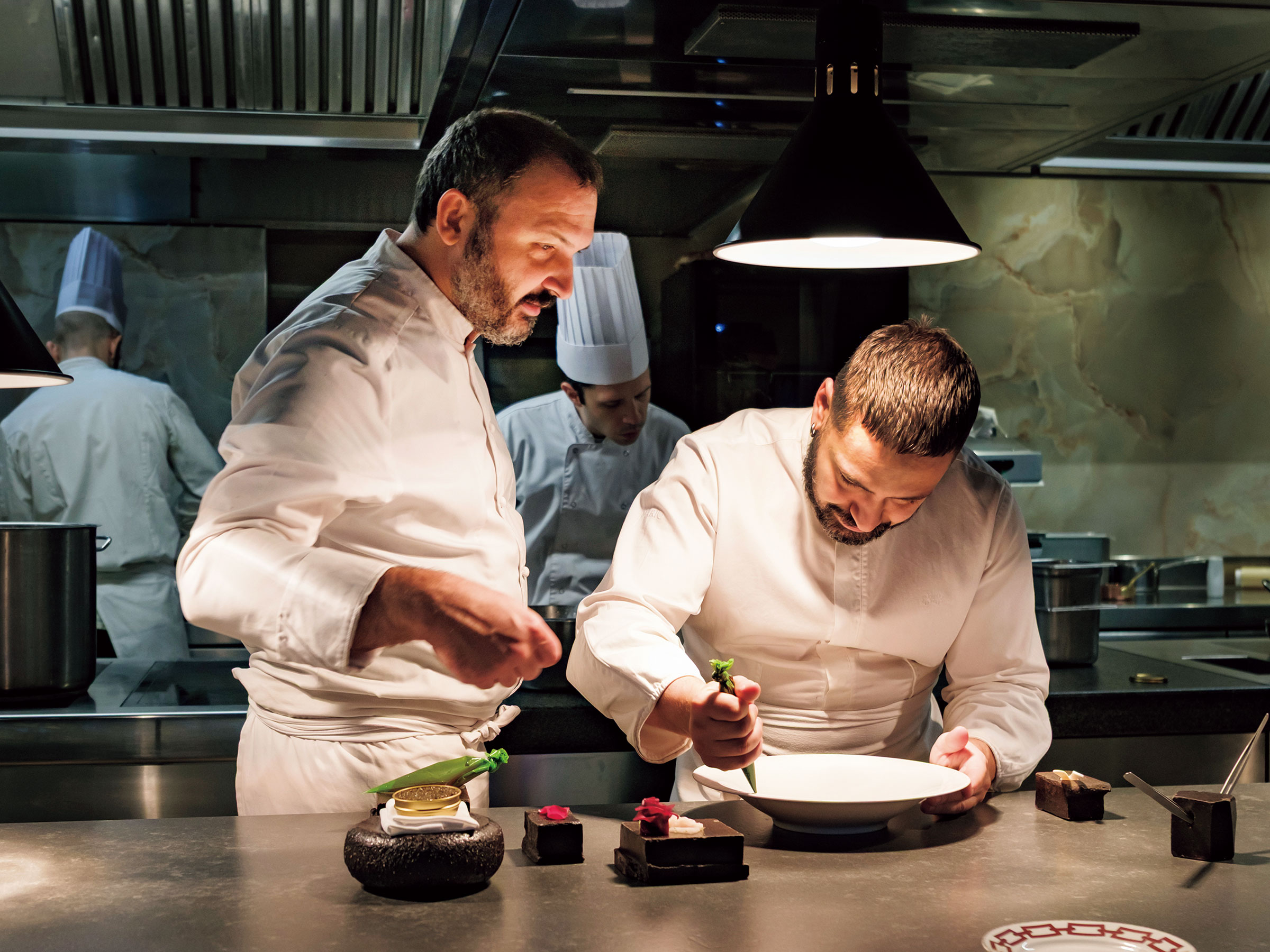 ミシュラン2ツ星 話題のシェフ兄弟が生み出す美術品のような一皿