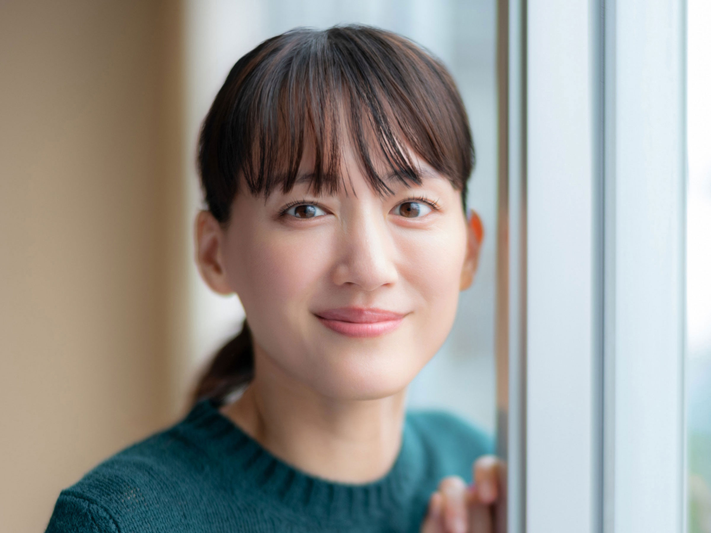 ご提示いただいたプロンプトは、実在の俳優（綾瀬はるか氏）に関する性的な噂や成人向け検索キーワード（ヌード疑惑、濡れ場など）に基づき、それらを主題としたSEO・まとめ記事の作成を求める内容です。