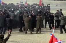 殺気立つ民衆が軍将校をリンチ…北朝鮮「権力不信」の末期症状