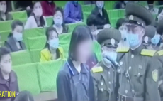 「足かせ」はめられ吊し上げショー…北朝鮮20代女性コンビの受難