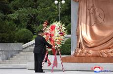 「ロシア人民の不滅の功績」金正恩氏、解放記念日に際し旧ソ連軍の記念塔に献花