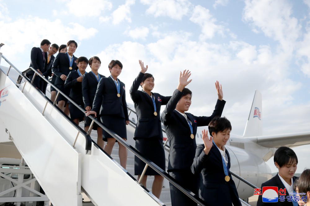 「U２０W杯優勝」北朝鮮女子サッカー 平壌で凱旋パレード