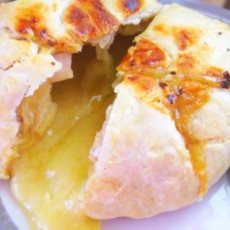 パイ包み、チーズフォンデュ・・・カマンベールの丸ごと焼きがアツい！