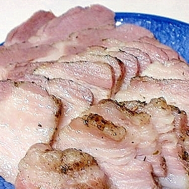 電子レンジや炊飯器でしっとりやわらか！鶏肉・豚肉で作る絶品「自家製ハム」