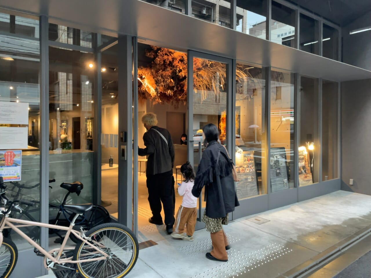 三島由紀夫が花を咥えて… 京都で増えるデザイナーズホテルで楽しむ食事とは