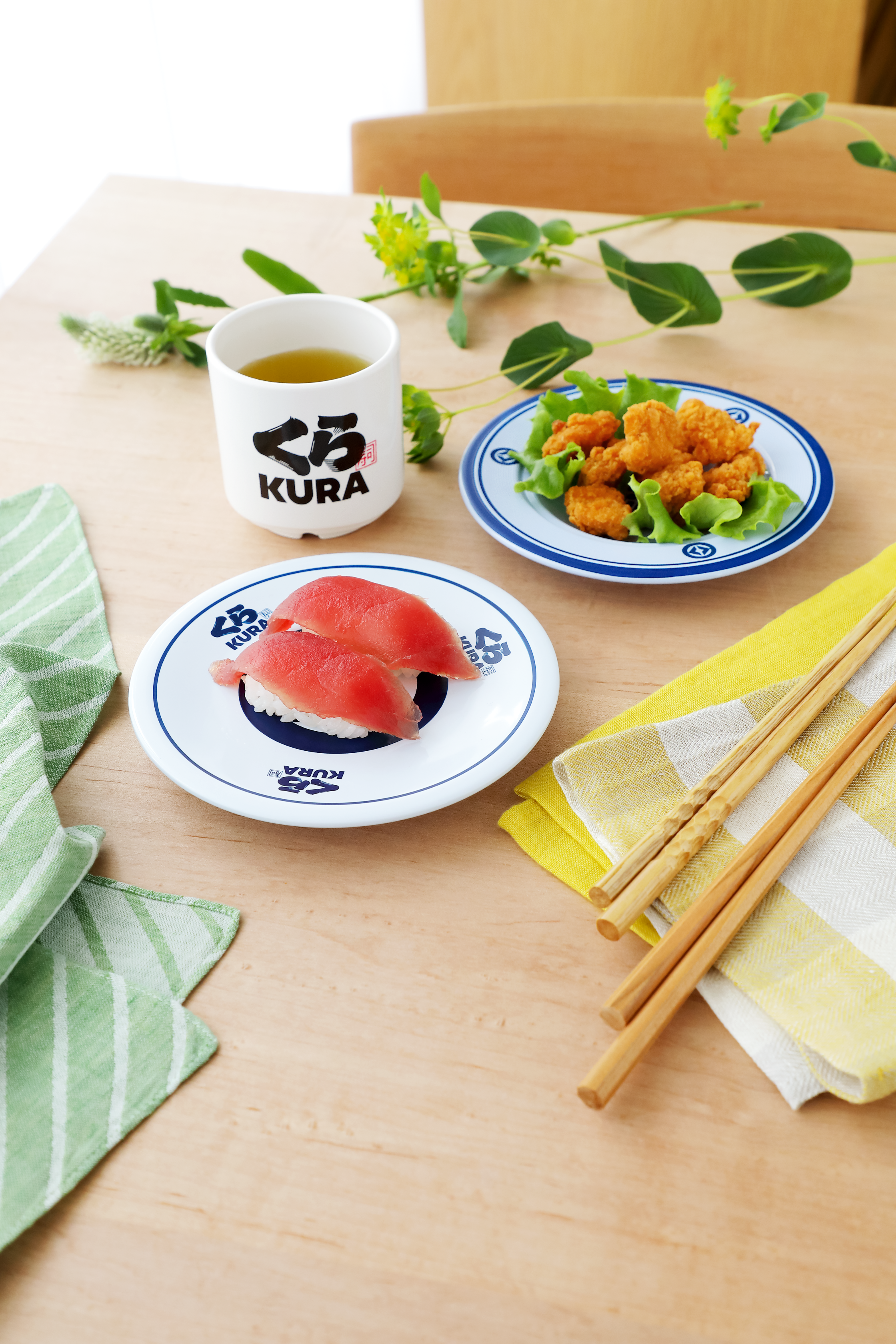 ⭐未使用品⭐KURA くら寿司 オリジナル寿司プレート 11個セット M302 くら寿司のワクワク感をご自宅でも楽しめる！ お皿2種と湯呑みの豪華3