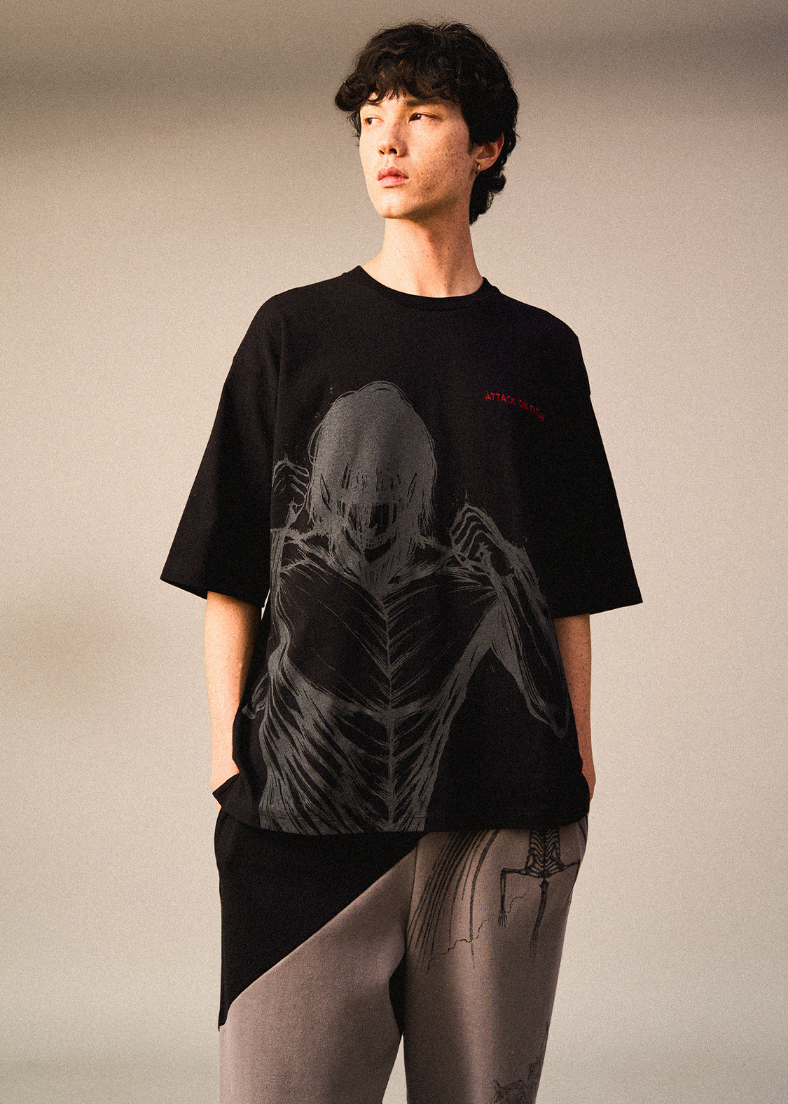 < 進撃の巨人>クラググラヒト2011シェリー 11000円 ! 進撃の巨人』とグラニフのコラボレーションアイテムが2026年9月8日(火