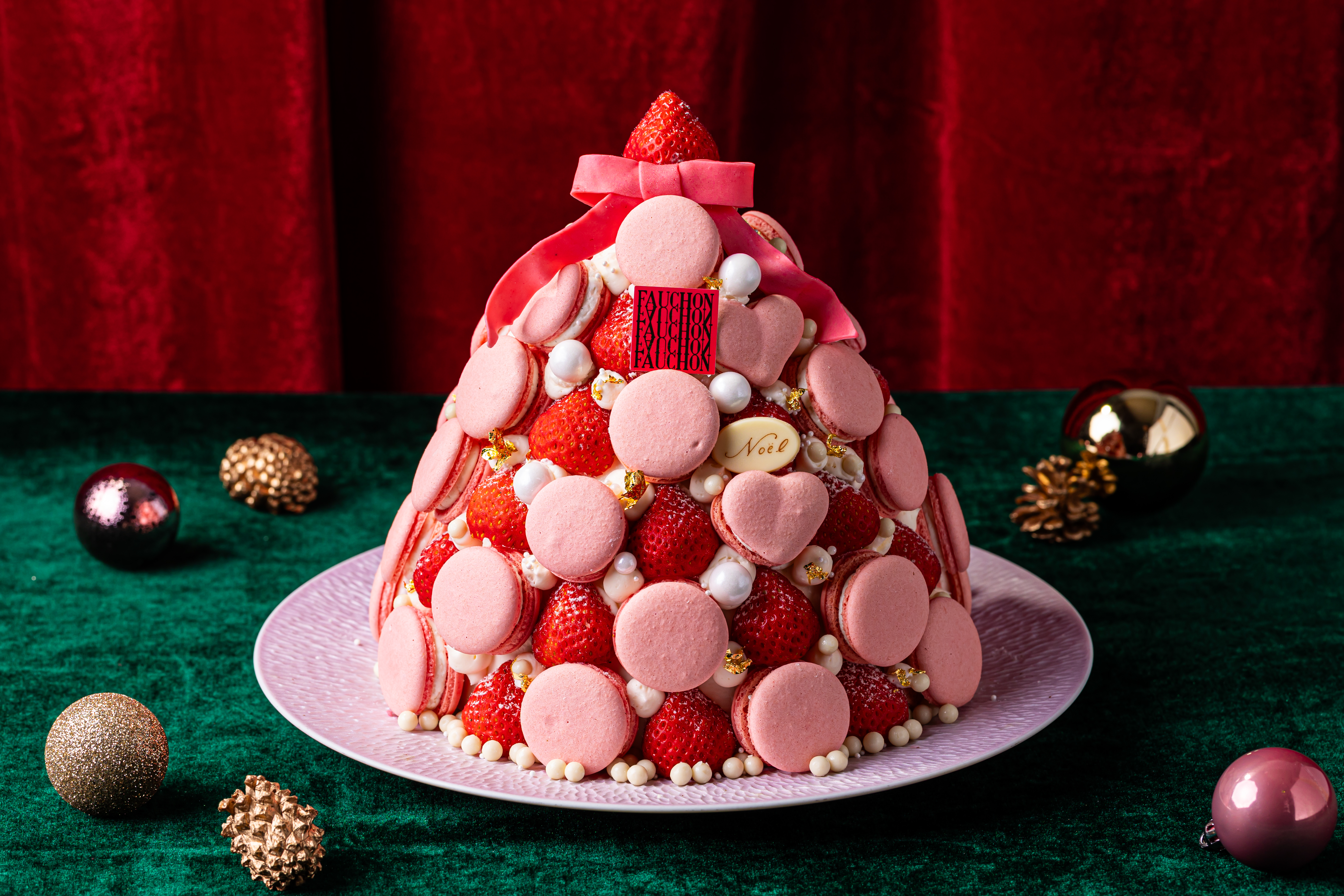 フォションホテル京都が贈るクリスマスケーキ2026】 マカロンといちご