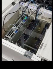 データセンター冷却技術で省エネに寄与
日本板硝子と白山、液浸冷却対応の多心光コネクタを共同開発 COMNEXTに 「世界初」 展示
