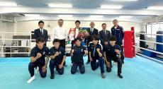 ボクシング IBF世界バンタム級新王者 西田凌佑選手がチャンピオンベルト獲得を母校・近畿大学に報告