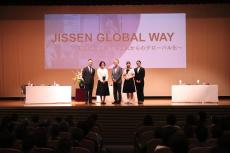 実践女子学園の創立１２５周年の特別イベントが渋谷で開催！海外での豊富な取材経験を持つ池上彰氏がグローバルをテーマに記念講演し、約８００人の聴衆が聞き入る