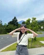 本田真凜、富士山ポーズがキュートな私服姿のプライベートショット公開「癒される」