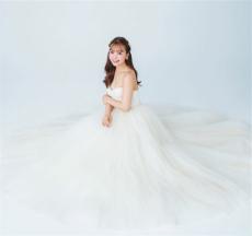 まるで女神様…藤田ニコル、純白のウエディングドレス姿で結婚1周年の報告