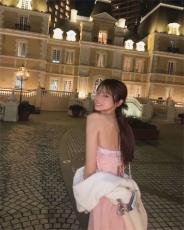 夏本あさみ、華奢ボディ映えるワンピース姿で夜のお散歩へ「相変わらず美人さん」