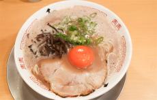 年間700杯以上を食すラーメン官僚がオススメ、最新豚骨ラーメン店「頭ひとつ抜きん出た1杯」