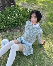 芹那、すらり美脚伸びるミニスカゴルフウェア姿に絶賛の声「脚に見とれちゃう」