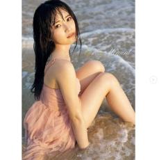 森戸知沙希、デビュー10周年記念写真集より表紙カット公開「かわいすぎる、天才だ」