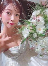 「先日 結婚式を挙げました」大貫彩香、ウエディングドレス姿の自撮りショット公開