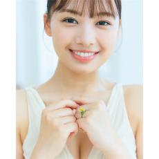 日向坂46 濱岸ひより、1st写真集よりキラめく笑顔を浮かべたウェディングドレス姿を披露