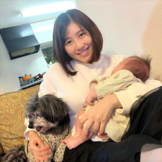 西野未姫、愛娘&愛犬との3ショットで育児の大変さをつづる「最近メイクしてないなぁ」