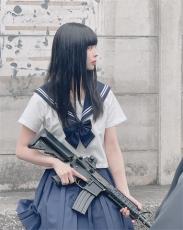 最上もが『セーラー服と機関銃』ショットが話題に「リアル高校生かというほどの透明感」