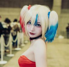 【コスプレ】アイドル練習生がハーレイ・クインに変身「細すぎない筋肉質なお腹を目指し筋トレ」