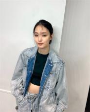 剛力彩芽、おへそチラリのデニムファッションでファン魅了「綺麗だし格好良い」