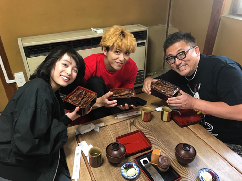 賀来賢人、話題の『今日俺』清野菜名らと鰻屋へ！ ｜Infoseekニュース