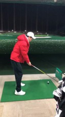  鈴木伸之、ゴルフのフルスイング動画に「プロ並み」の声 