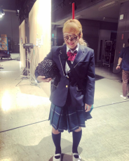 丸山桂里奈、制服姿で顔にタピオカ!?懐かし写真大公開！