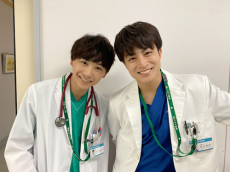 白濱亜嵐×須賀健太、白衣姿の２ショットに感動の声