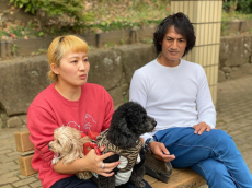 丸山桂里奈、夫・本並健治＆愛犬らとの家族４ショット