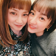 平祐奈、姉・平愛梨とほっぺ密着「可愛すぎる姉妹」の声