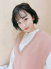 平祐奈、カメラを覗き込み見つめるショートヘア姿公開