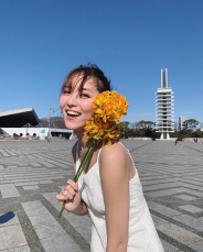 石川恋、真冬に撮影した真夏ファッションのオフショット