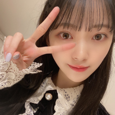 堀未央奈、ピースショットで「ぜひ見てくださいね」