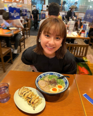 平祐奈、餃子にラーメン…夏の思い出ショットを公開