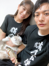 久保田悠来、貴島明日香＆猫アデーレちゃんと３ショット