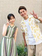 島崎遥香、堀井新太と笑顔でピースする爽やか２ショット