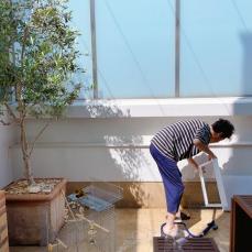 渡辺満里奈、鳥小屋掃除をする夫・名倉潤の後ろ姿披露   記事詳細