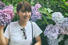 平祐奈、紫陽花に囲まれ弾ける笑顔ショット