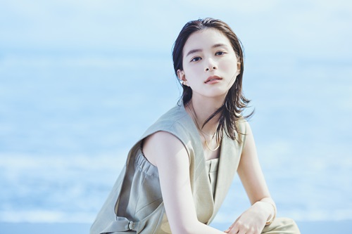 芳根京子、ノースリーブで魅了！最新の夏スタイルを披露｜Infoseekニュース