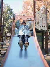 のん、冬の公園で小はしゃぎ「冬の公園、さいこう」