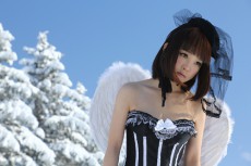  西条美咲が氷点下の妖精に！ まさに命がけの写真集『SNOW KINGDOM』が発売 