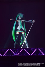 初音ミク、史上初の快挙！ バーチャル・シンガーが日本武道館ライブ
