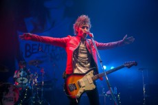  INORAN、記念すべきソロツアーファイナル＆誕生日公演に真矢が駆けつけ祝福 