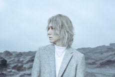  吉井和哉、ジャパメタから歌謡曲まで！ カヴァー盤「ヨジー・カズボーン～裏切リノ街～」を発売 