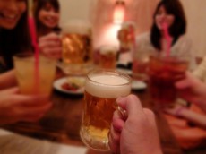  忘年会＆新年会あるある調査！ 飲み会で盛り上がるネタ第１位は…… 