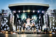  ONE OK ROCK、渚園２Daysライブに11万人が熱狂！ 