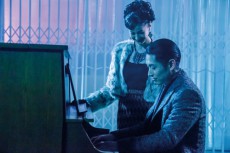  ディーン・フジオカ、“結婚詐欺師”のピアノ演奏を披露 